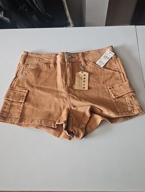 Five Star Women’s Tan Cargo Denim Shorts